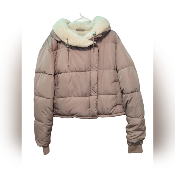 NWT Urban Outfitters Pink Puffer size large - Picture 5 of 11
